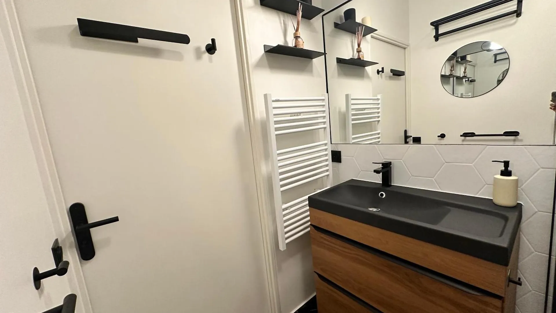 Elegant Appartement 2Pieces Piscinevue Mer Parking Vallauris Apartment