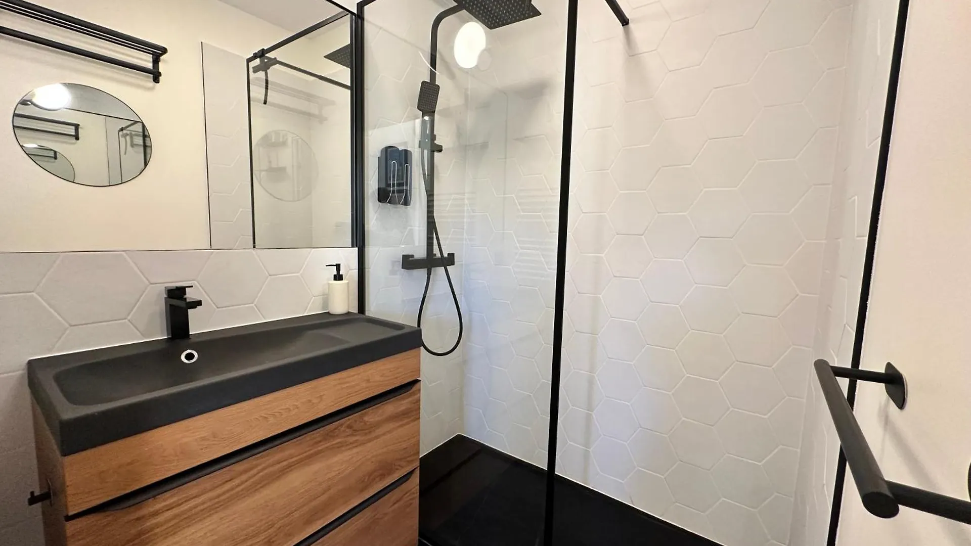 Elegant Appartement 2Pieces Piscinevue Mer Parking Vallauris 0*,  France